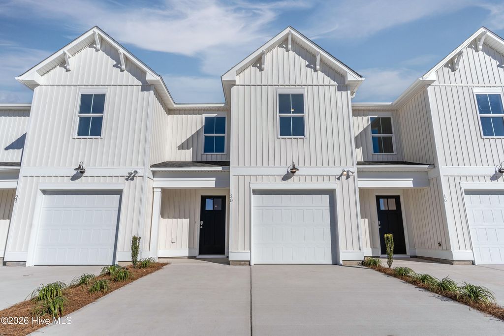 61 W Pioneer Way 108, Hampstead, NC 28443