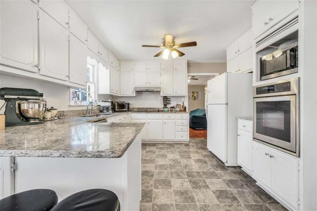 31 Willow Creek Drive, Locust Grove, GA 30248