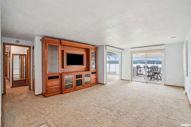 22799 GREAT RIVER Road, Le Claire, IA 52753