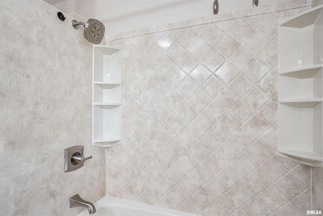 22799 GREAT RIVER Road, Le Claire, IA 52753