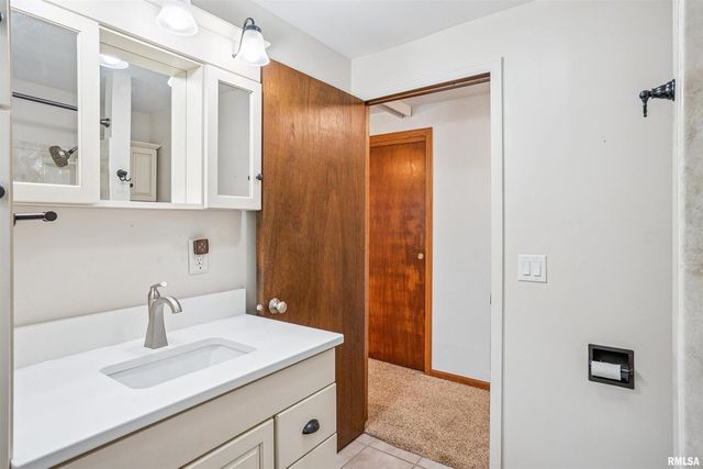 22799 GREAT RIVER Road, Le Claire, IA 52753