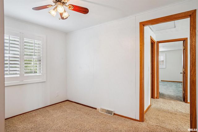 22799 GREAT RIVER Road, Le Claire, IA 52753