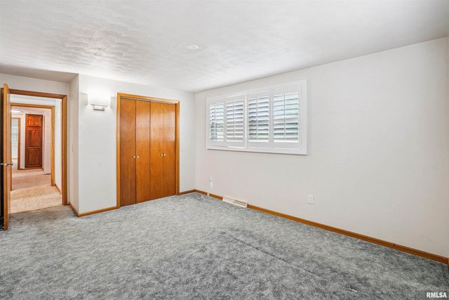 22799 GREAT RIVER Road, Le Claire, IA 52753