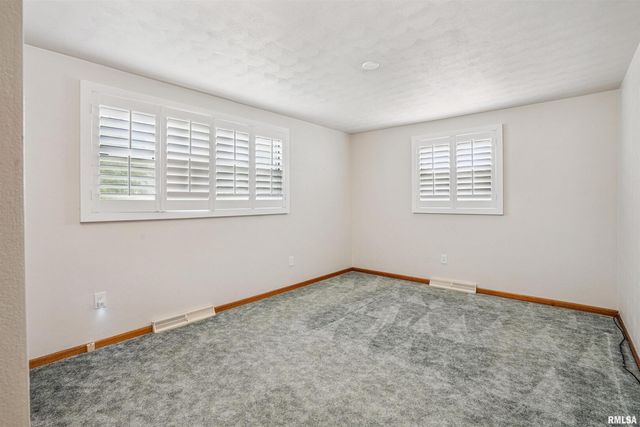 22799 GREAT RIVER Road, Le Claire, IA 52753