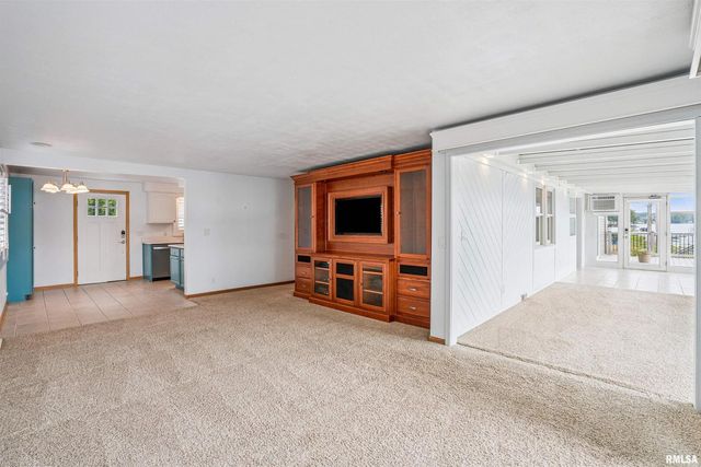 22799 GREAT RIVER Road, Le Claire, IA 52753