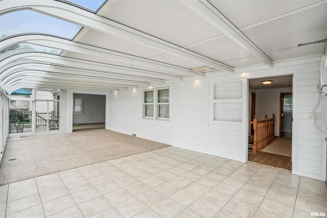 22799 GREAT RIVER Road, Le Claire, IA 52753