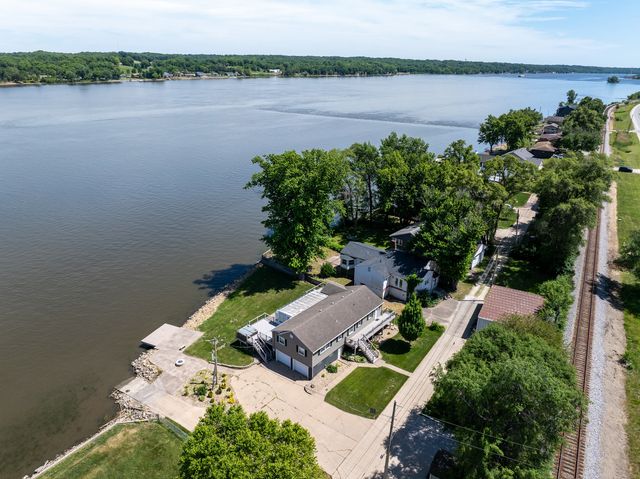 22799 GREAT RIVER Road, Leclaire, IA 52753