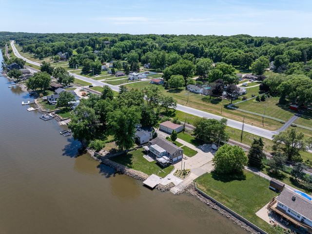 22799 GREAT RIVER Road, Leclaire, IA 52753