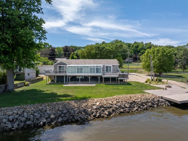 22799 GREAT RIVER Road, Leclaire, IA 52753