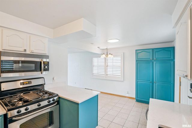 22799 GREAT RIVER Road, Le Claire, IA 52753