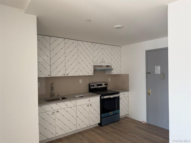 70-33 queens blvd 2G, Woodside, NY 11377