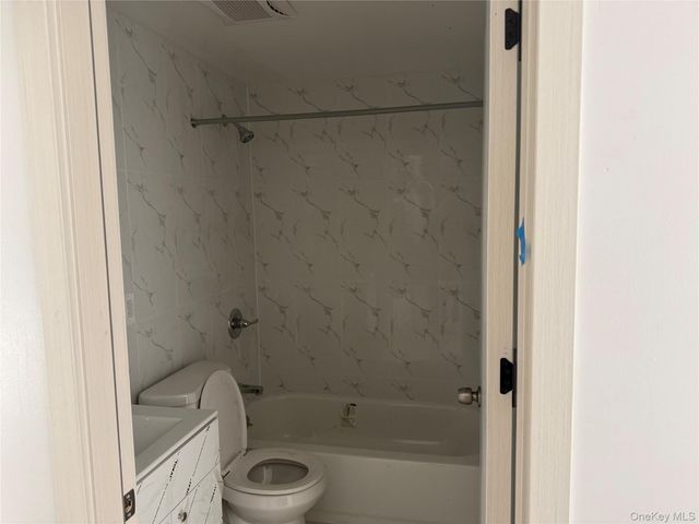 70-33 queens blvd 2G, Woodside, NY 11377