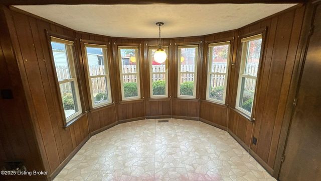 1925 Crossgate Ln, Crossgate, KY 40222