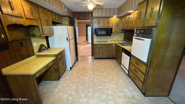 1925 Crossgate Ln, Crossgate, KY 40222