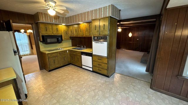 1925 Crossgate Ln, Crossgate, KY 40222