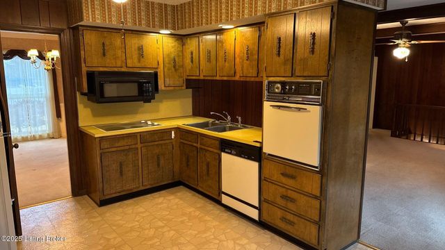 1925 Crossgate Ln, Crossgate, KY 40222