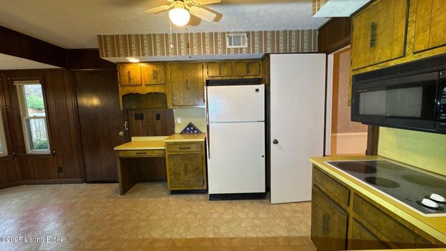 1925 Crossgate Ln, Crossgate, KY 40222