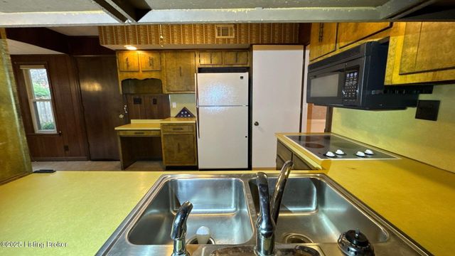 1925 Crossgate Ln, Crossgate, KY 40222