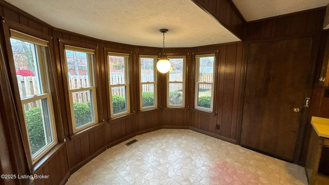 1925 Crossgate Ln, Crossgate, KY 40222