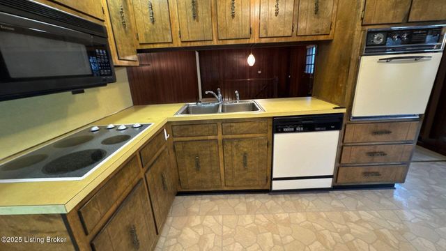 1925 Crossgate Ln, Crossgate, KY 40222