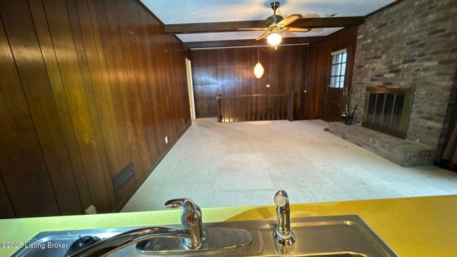 1925 Crossgate Ln, Crossgate, KY 40222