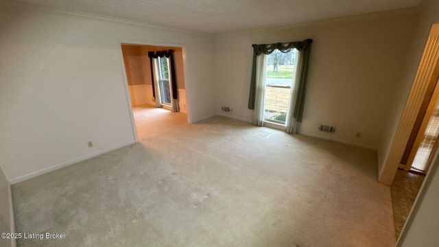 1925 Crossgate Ln, Crossgate, KY 40222