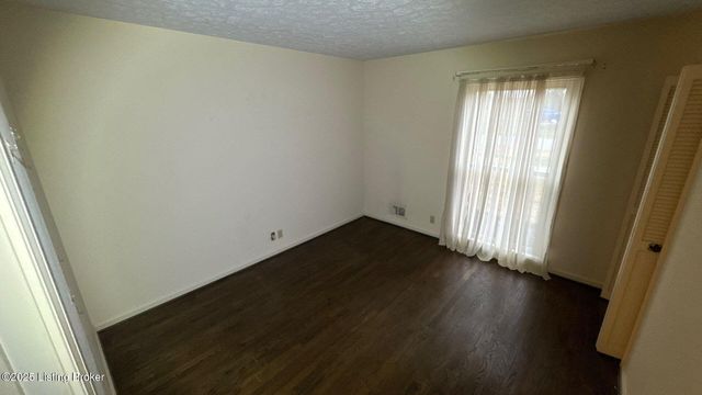 1925 Crossgate Ln, Crossgate, KY 40222