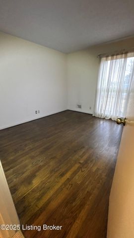 1925 Crossgate Ln, Crossgate, KY 40222