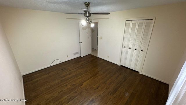 1925 Crossgate Ln, Crossgate, KY 40222