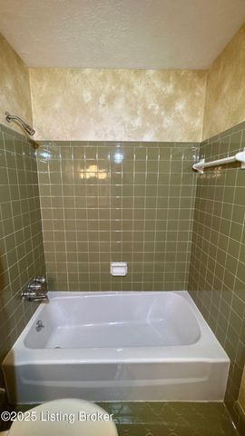 1925 Crossgate Ln, Crossgate, KY 40222