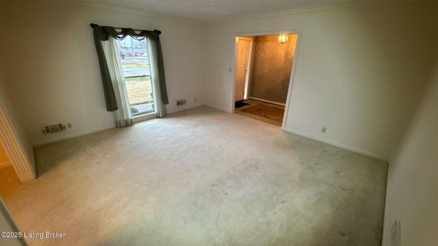 1925 Crossgate Ln, Crossgate, KY 40222