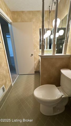 1925 Crossgate Ln, Crossgate, KY 40222