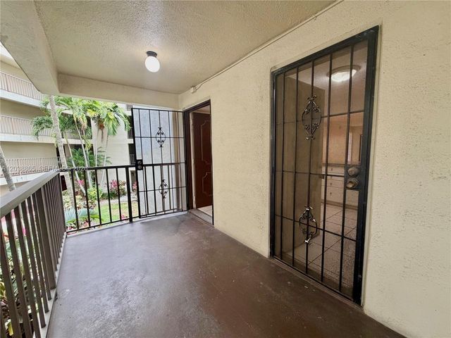 2320 S Cypress Bend Drive 206, Pompano Beach, FL 33069