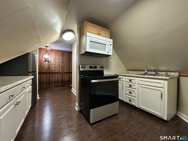 11 West Street, New London, CT 06320