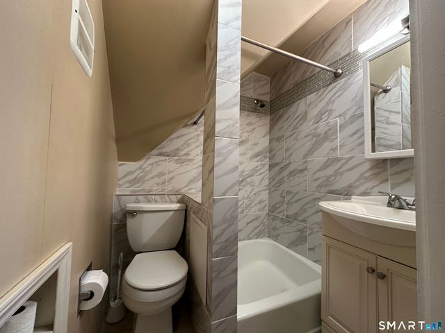 11 West Street, New London, CT 06320