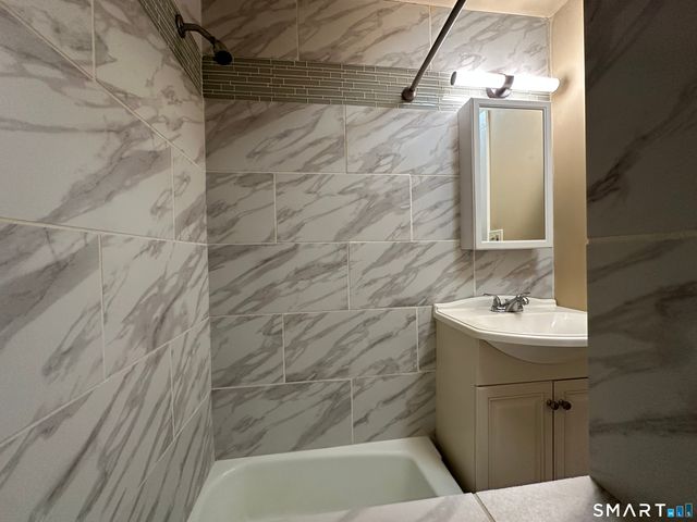 11 West Street, New London, CT 06320