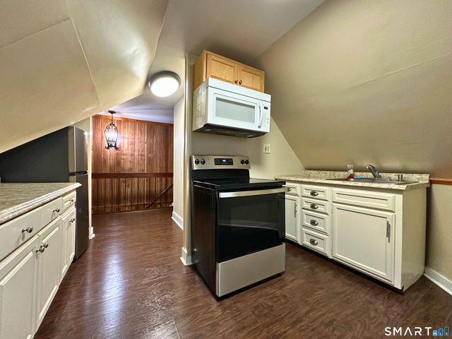 11 West Street, New London, CT 06320