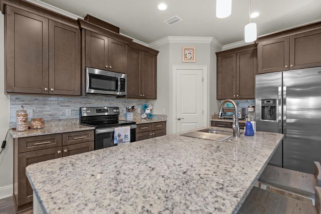 7388 Hiawatha Lane, Navarre, FL 32566