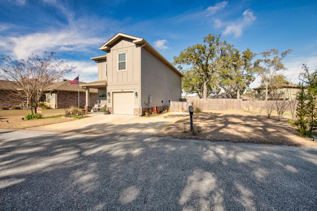 7388 Hiawatha Lane, Navarre, FL 32566