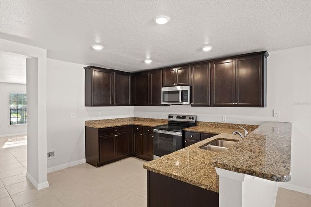 1175 MOYLE WAY, Mascotte, FL 34753