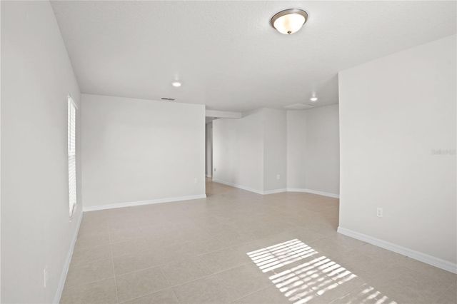 1175 MOYLE WAY, Mascotte, FL 34753