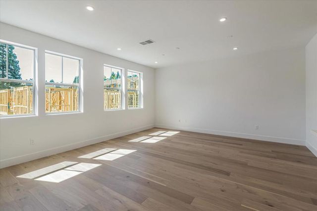 132 Oak Circle, Walnut Creek, CA 94597