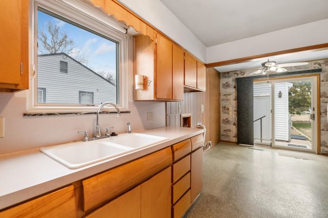 3118 S Mclean Blvd, Wichita, KS 67217