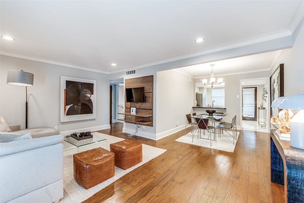 10203 Regal Oaks Drive 202, Dallas, TX 75230