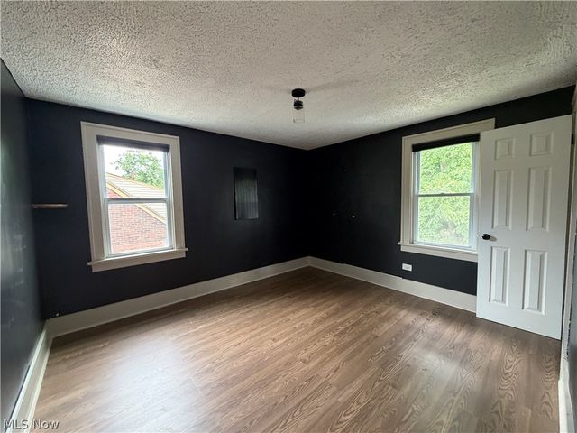 951 Roanoke Road, Cleveland Heights, OH 44121