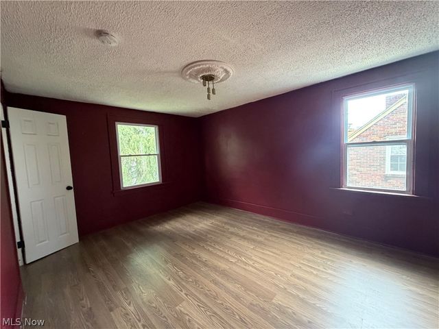 951 Roanoke Road, Cleveland Heights, OH 44121