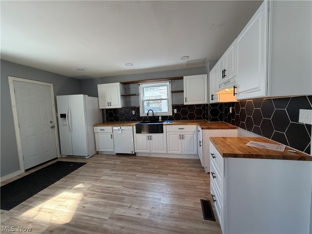 951 Roanoke Road, Cleveland Heights, OH 44121