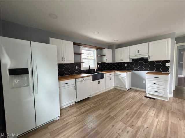 951 Roanoke Road, Cleveland Heights, OH 44121