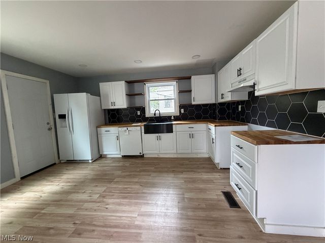 951 Roanoke Road, Cleveland Heights, OH 44121