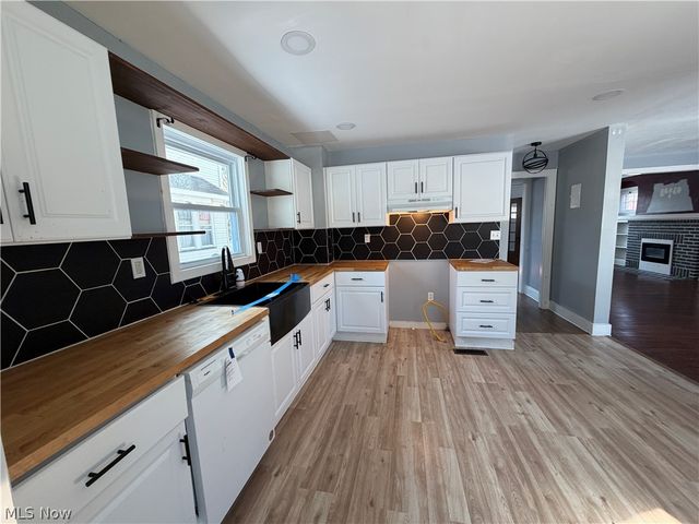 951 Roanoke Road, Cleveland Heights, OH 44121